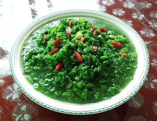 菜農(nóng)種植無需噴農(nóng)藥的蔬菜，不僅栽培簡單、而且效益高